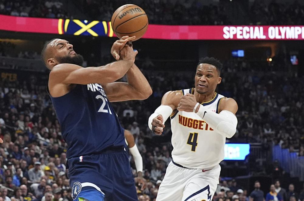 被主裁判直 被主裁判直