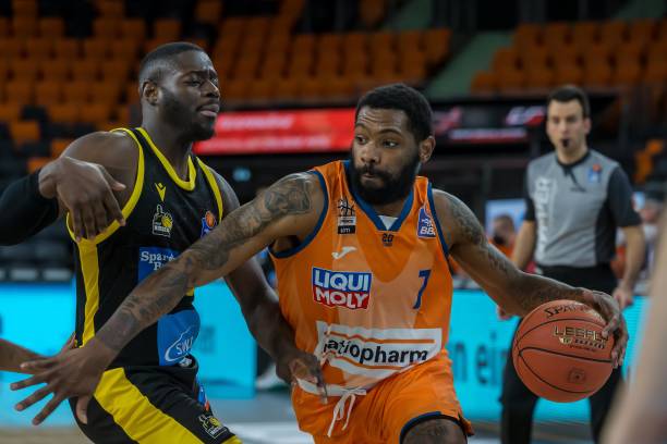 一对一盯防 一对一盯防