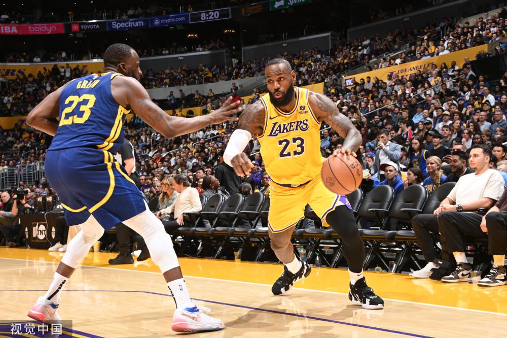 凸显了他的 凸显了他的